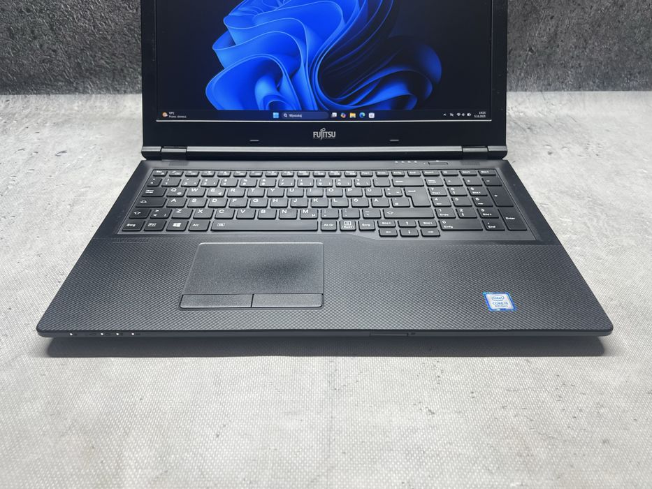 Fujitsu / i5 8265u 3.9GHz / 16GB DDR4 / 512 SSD / 15.6 FHD / W11 Pro