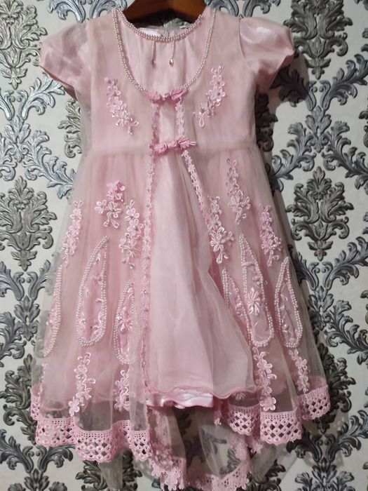 Дуже гарне плаття для маленької принцеси.