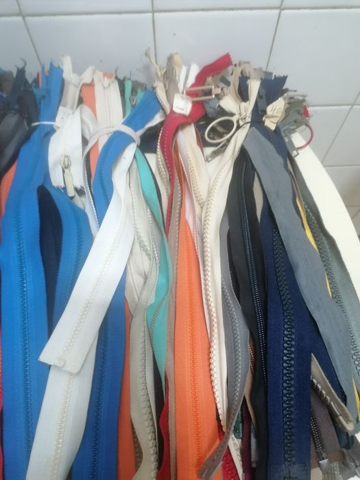 Fechos, Fitas, Agulhas