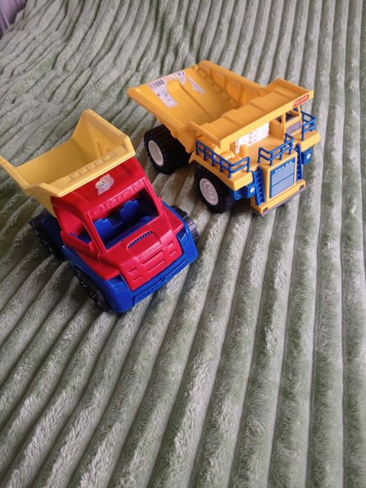 Машинки средних размеров