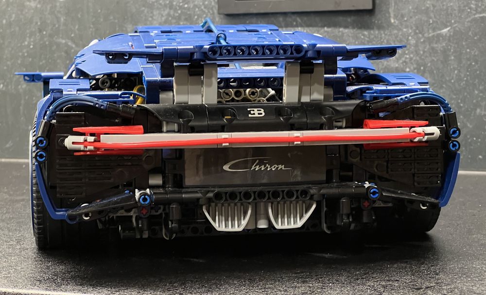 Конструктор LEGO Technic Bugatti Chiron Подарунок ЛЕГО Технік Бугатті