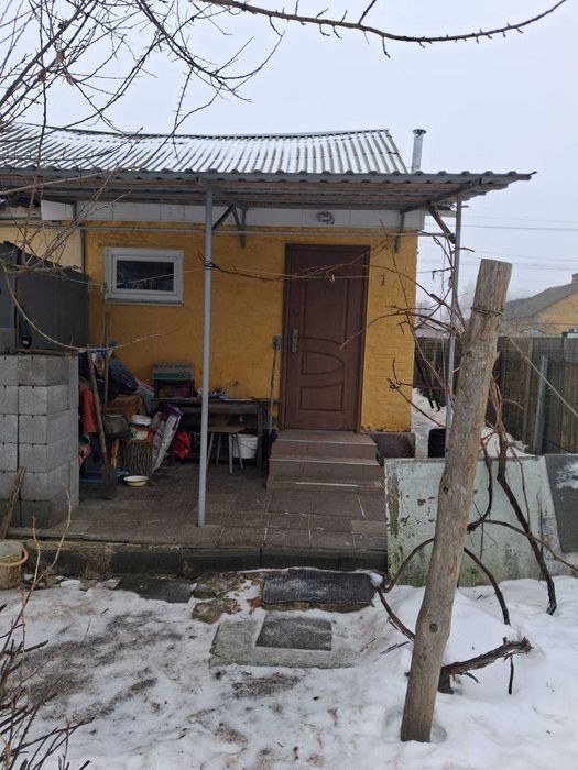 Продам частину будинку з окремим входом та землею