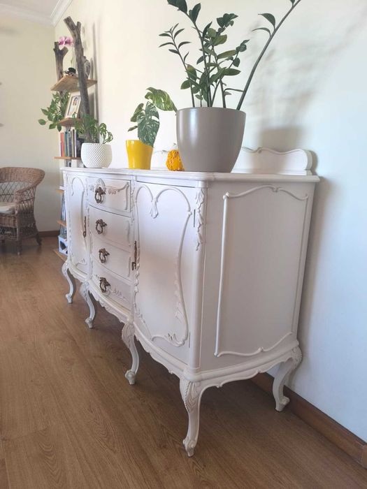 Conjunto sala / Aparador, Mesa e 4 Cadeiras / estilo "Queen Anne" / restaurado por profissionais