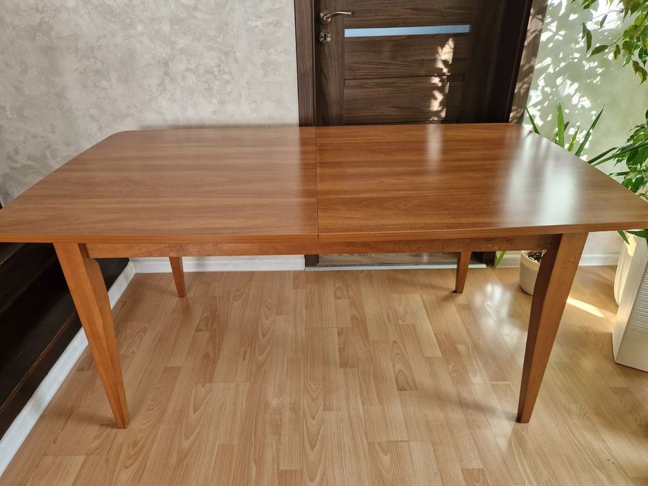 Stół do jadalni salonu rozkładany