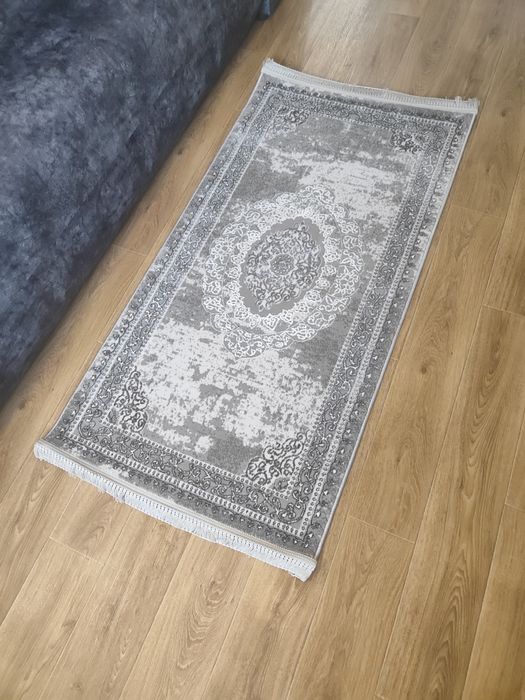 Современние ковры в сером цвете