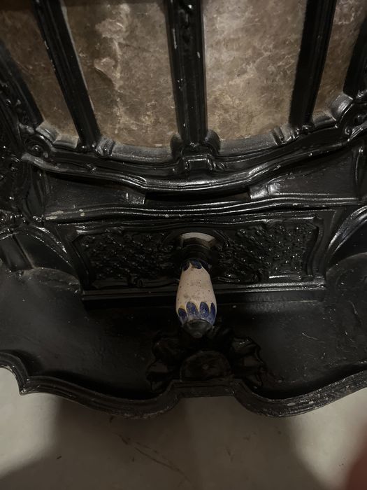 Salamandra em ferro fundido