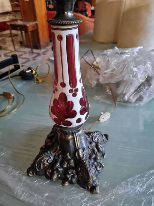 antigo candeeiro de mesa, em bronze e vidro Marinha Grande