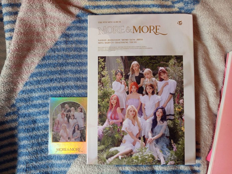 Albumy kpop- twice, BTS, monstax