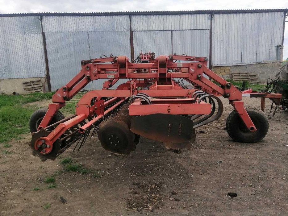 Продам сівалку John Deere 455 та інше навісне. Закриття господартства.