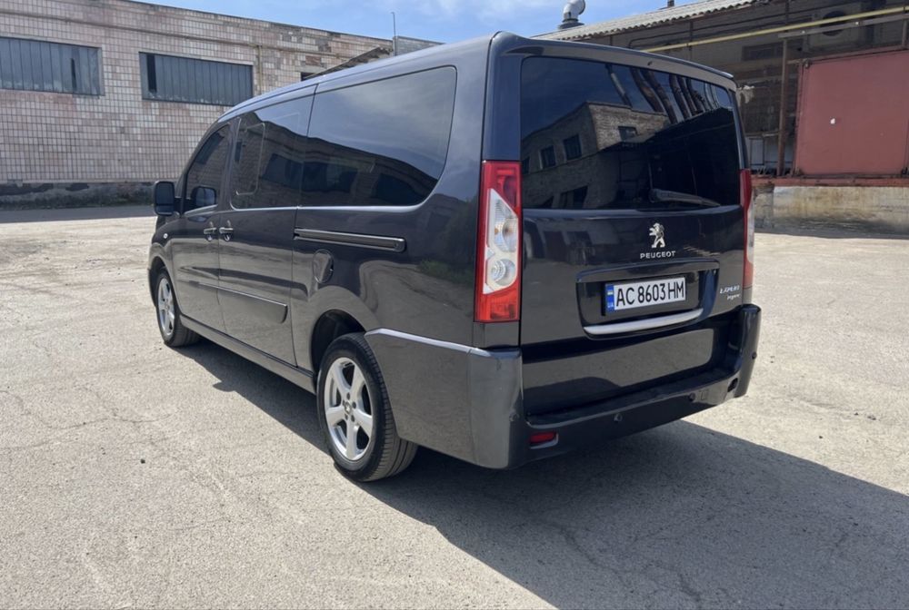 Продам сімейний , справний автомобіль