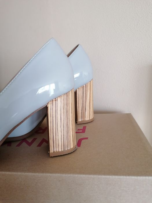 Buty na obcasie imitującym drewno 37,5 CCC