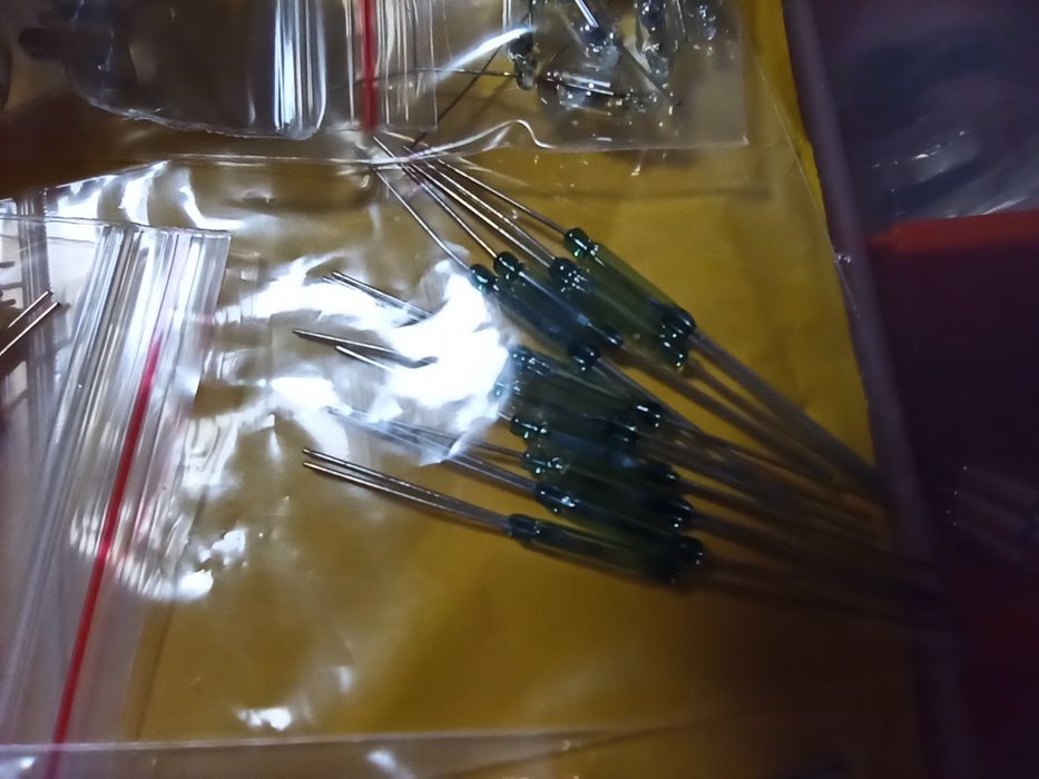 Геркон язычковый 3 контактный 2,5х14мм