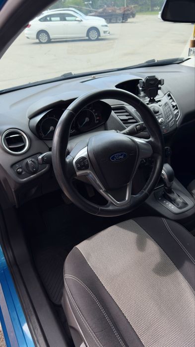 Ford Fiesta 1.6 бензин | 2013 | яскравий синій колір