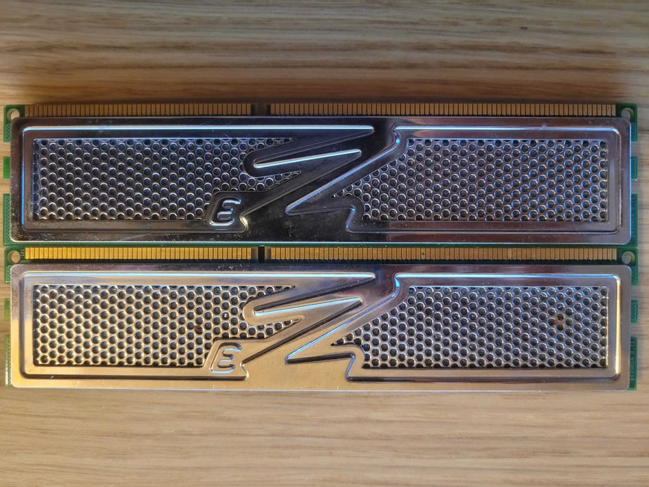 Pamięć ram DDR3 PLATINUM SERIES 10666 2GB (2X1GB)