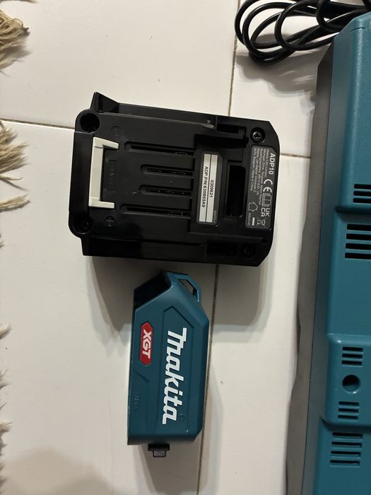 Makita XGT 40V Bundle – Carregador Duplo + Adaptador 18V + fonte USB