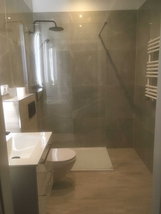 Remont , wykańczanie wnętrz  , szpachlowanie , malowanie , łazienki