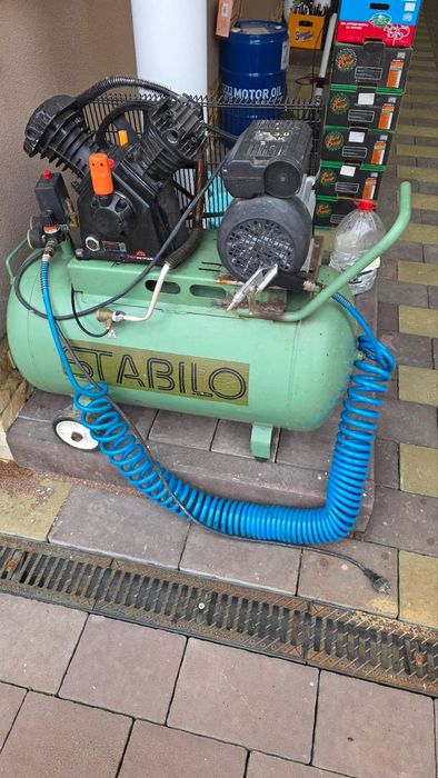 Компресор  Stabilo на 220 вольт до 10 бар 2,2кв 100 л   двох цiлiндр