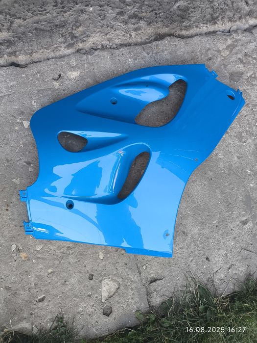 Suzuki GSX-R srad owiewka prawa