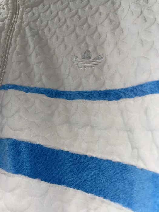 Білий косюм adidas monogram