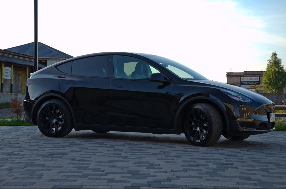 Продам Tesla Model Y