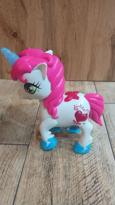 Interaktywny jednorożec Dragon-i Toys