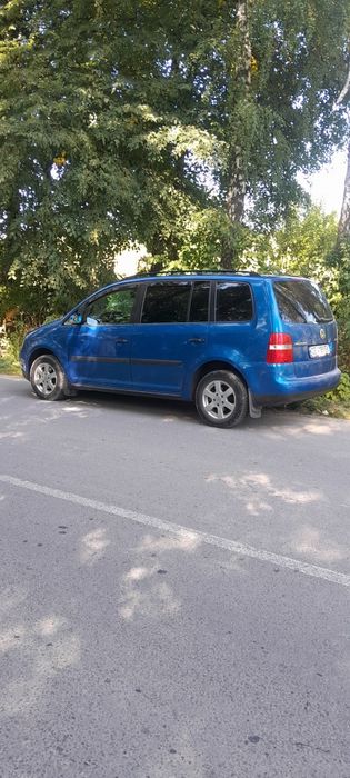 Volkswagen Touran 1.6 FSI Гарний стан 6-ступка