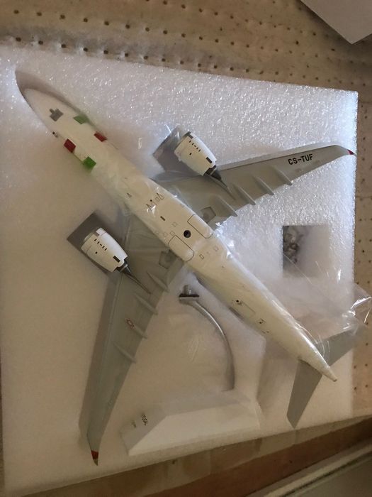 TAP AIR PORTUGAL AIRBUS A330 Neo, 1/200 JC wings , pintura especial .