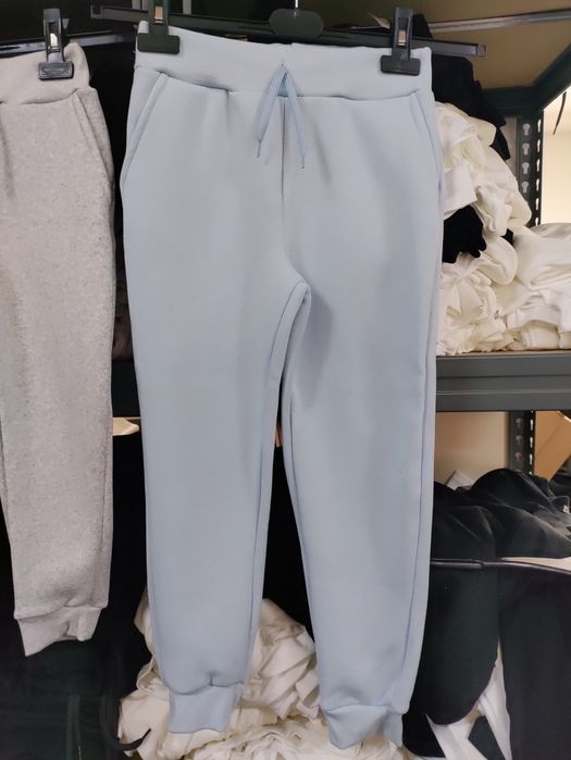 Calça criança 4,50 Euros.           Só para REVENDA