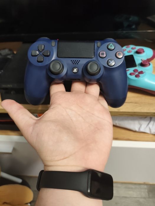PS4 Slim 1TB + 3 геймпади +Топові Ігри (Обслужена)
