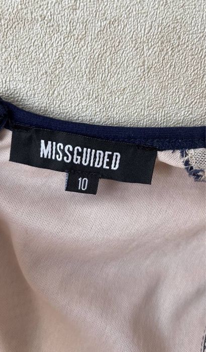 Сукня кружевна міді