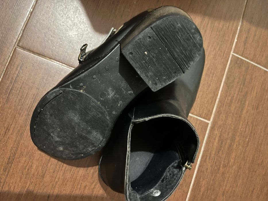 Botas senhora em pele quentinhas em ótimas condições usados