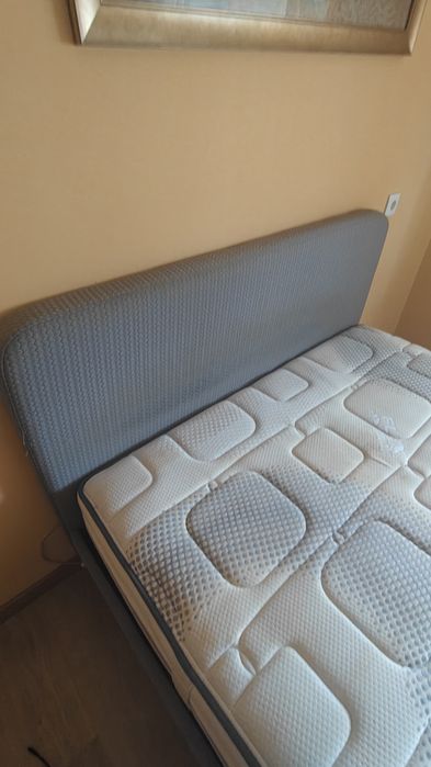 Cama com estrado e colchão 1.90x1.40
