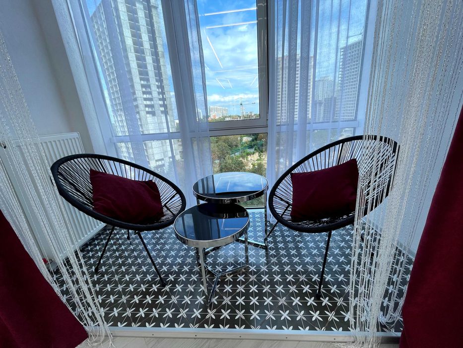 Посуточно квартира в Аркадии, Одесса. King-size кровать. Паркинг