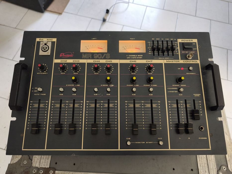 Mesa de Mistura DJ MR 90/S