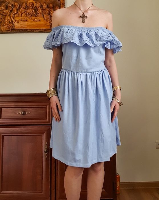 Niebieska sukienka hiszpanka