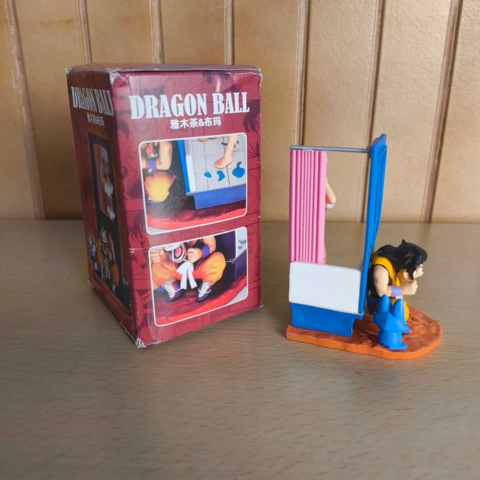 Boneco Figura Dragon Ball Yamcha e Bulma no Banho