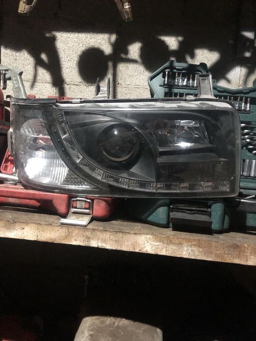 Volswagen t4 права фара