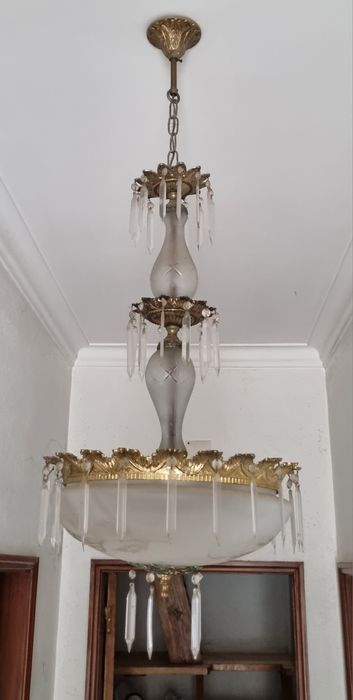 Candeeiro de teto antigo

Entrego em mão em Lisboa