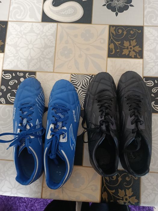 2 pares r chuteiras por 65 euros