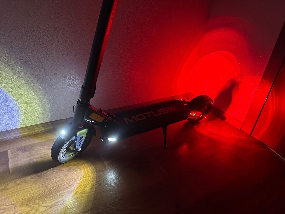 Електросамокат Motus PRO 8.5 lite black