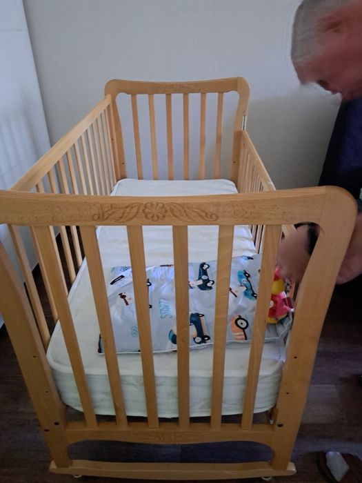 Деревянная детская кроватка