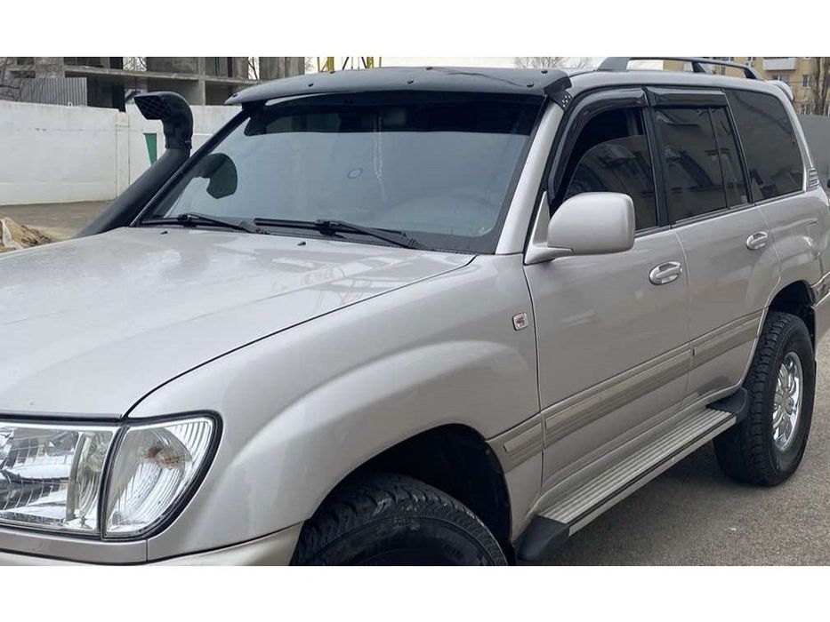Toyota Land Cruiser 100 1998-2007 рр. Козирок на лобове скло