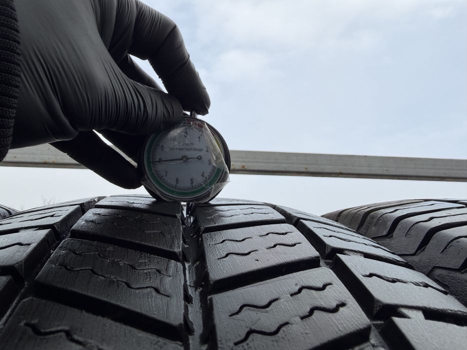 Шини б/у 235/60 R17C Continental 4шт