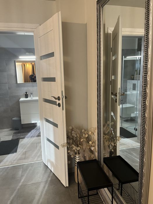 Arkadia blisko jeziora i lasu