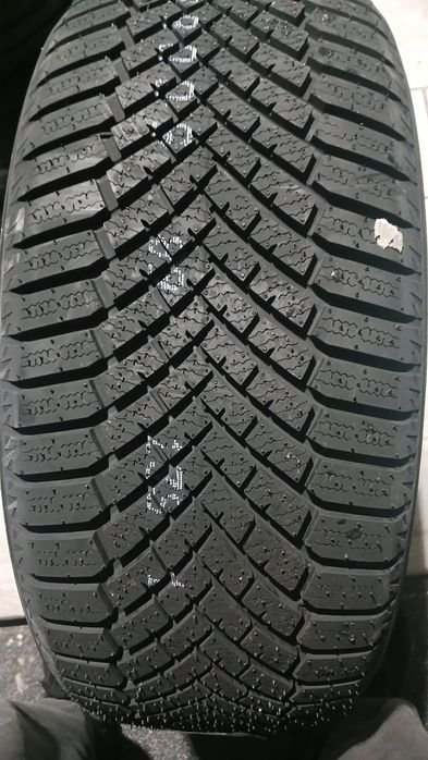 245 45 19 Yokohama BluEarth Winter V 906,2025,Japan