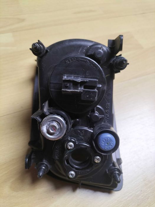 Isuzu D Max halogen prawy
