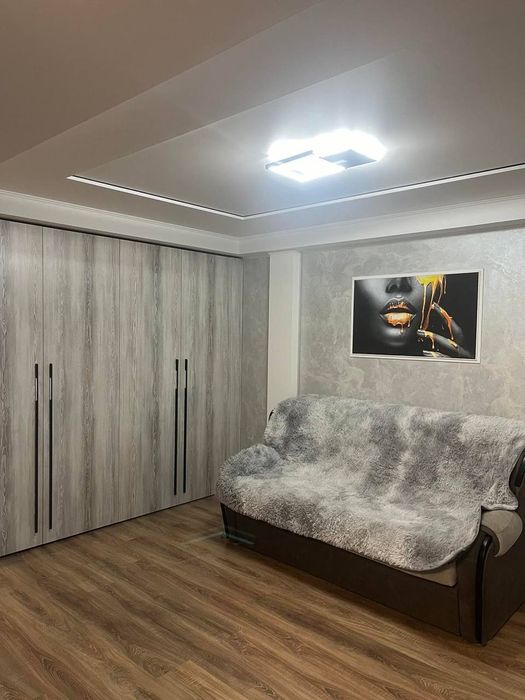 Космос (р-н ТЦ Варус) сдам посуточно уютную квартиру студию