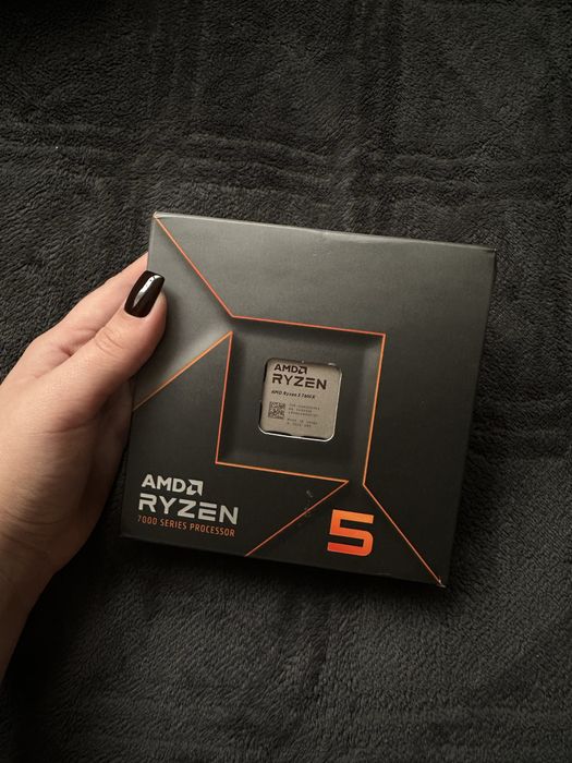 Процесор AMD Ryzen 5 7600X
