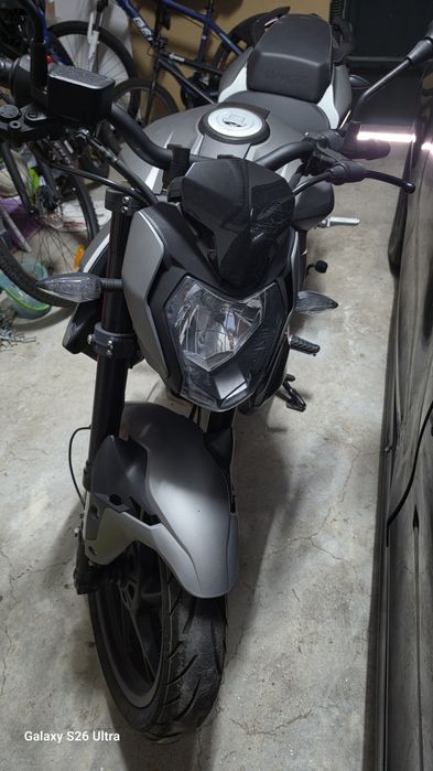 Benneli bn 125 cinza