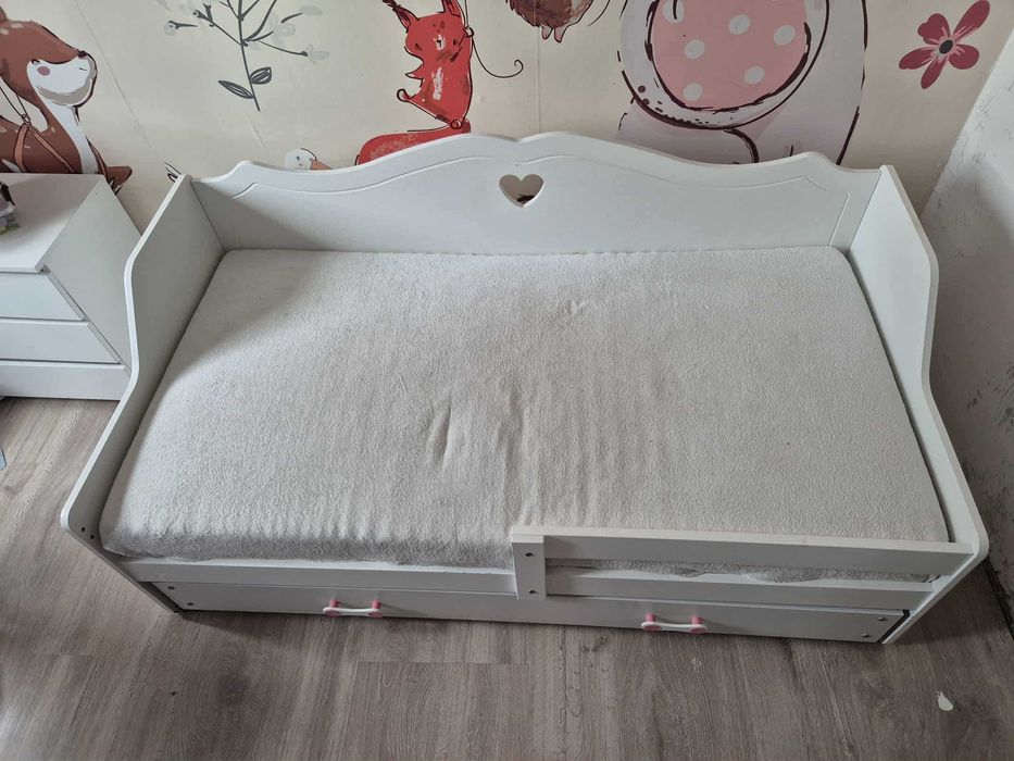 Dziewczęce łóżko dziecięce